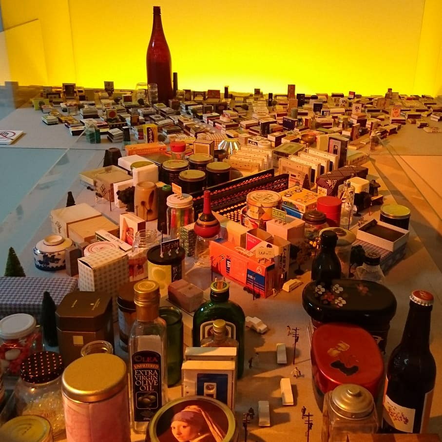 『MINIATURE LIFE展・田中達也 見立ての世界』